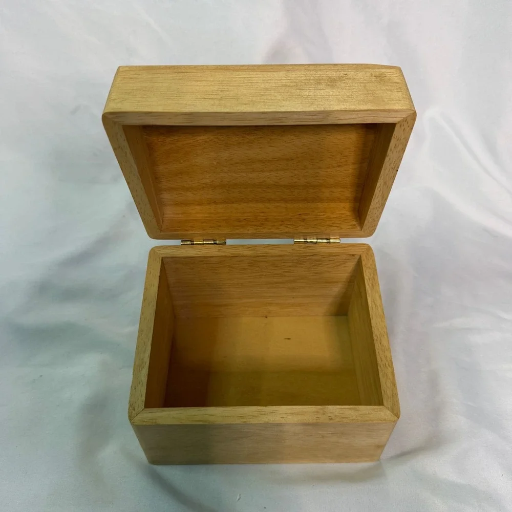 Vintage Natural Wood Keepsake Box Small Hinged Storage Chest Made in Taiwan ROC